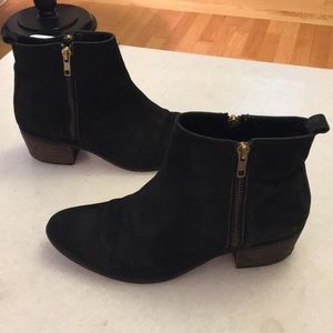 Black Booties with two Zippers